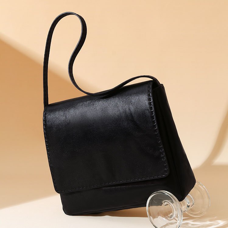 side of Vegetable Tanned Leather Shoulder Bag Black